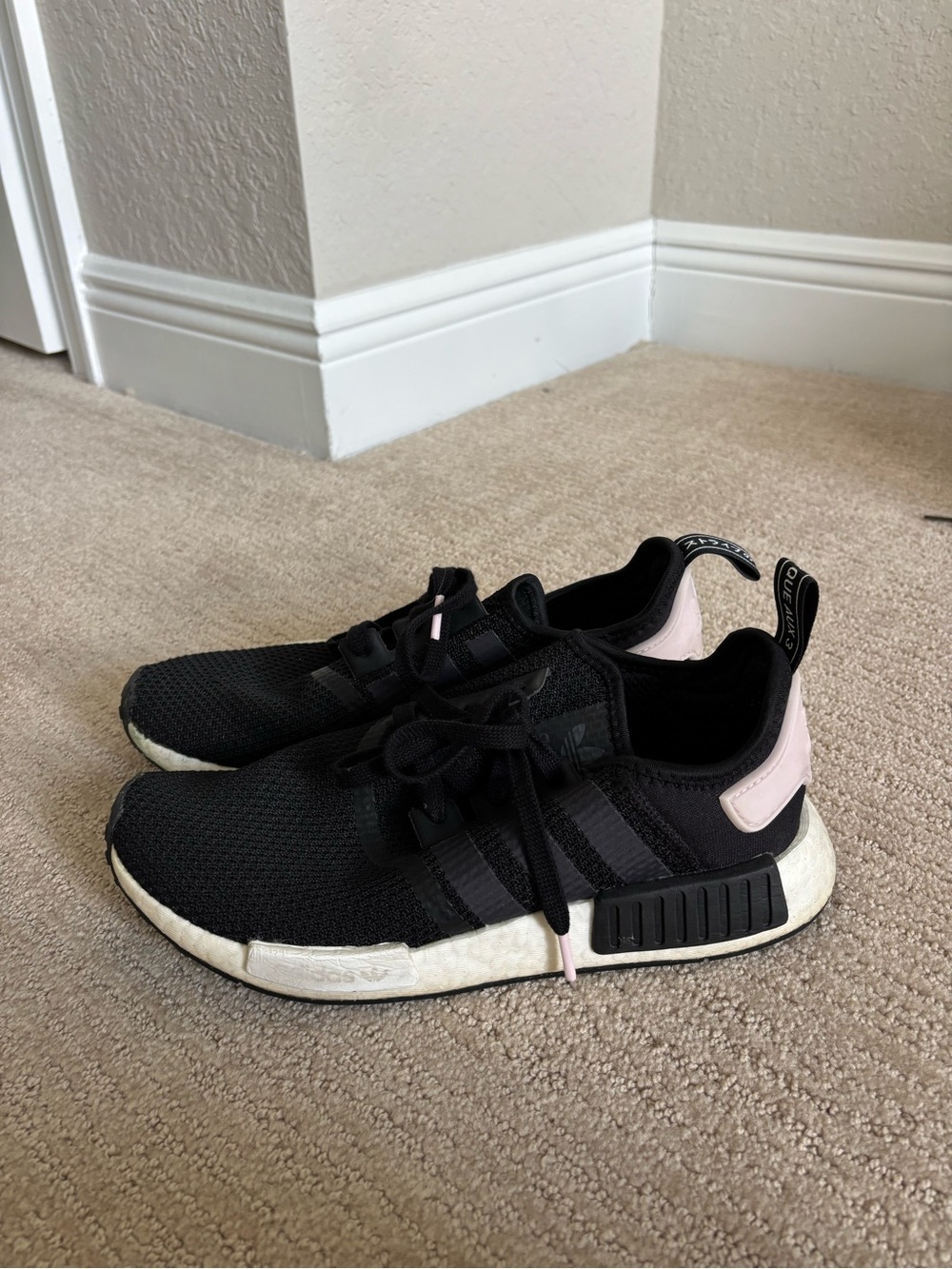 Adidas Womens Black & Light Pink NMD R1 Sneakers